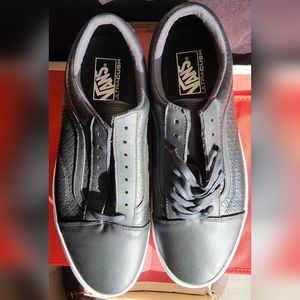 VANS 'OLD SKOOL DX' SNEAKERS,  SIZE 11.5, BLACK/WHITE
